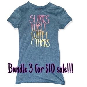 Hollister surfs well with others Tshirt medium, GUC